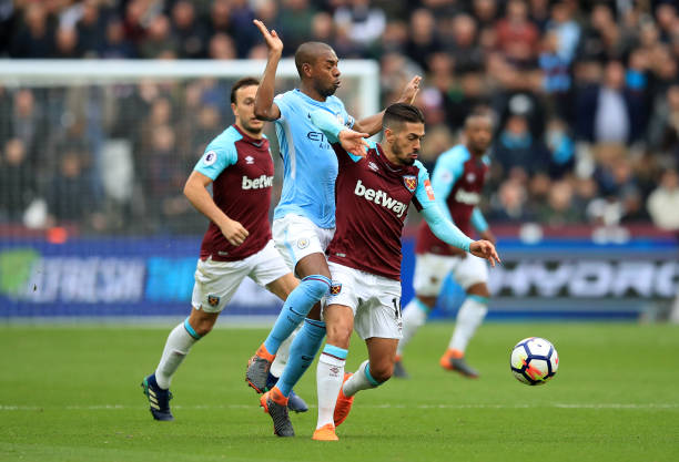 他們按照指 他們按照指